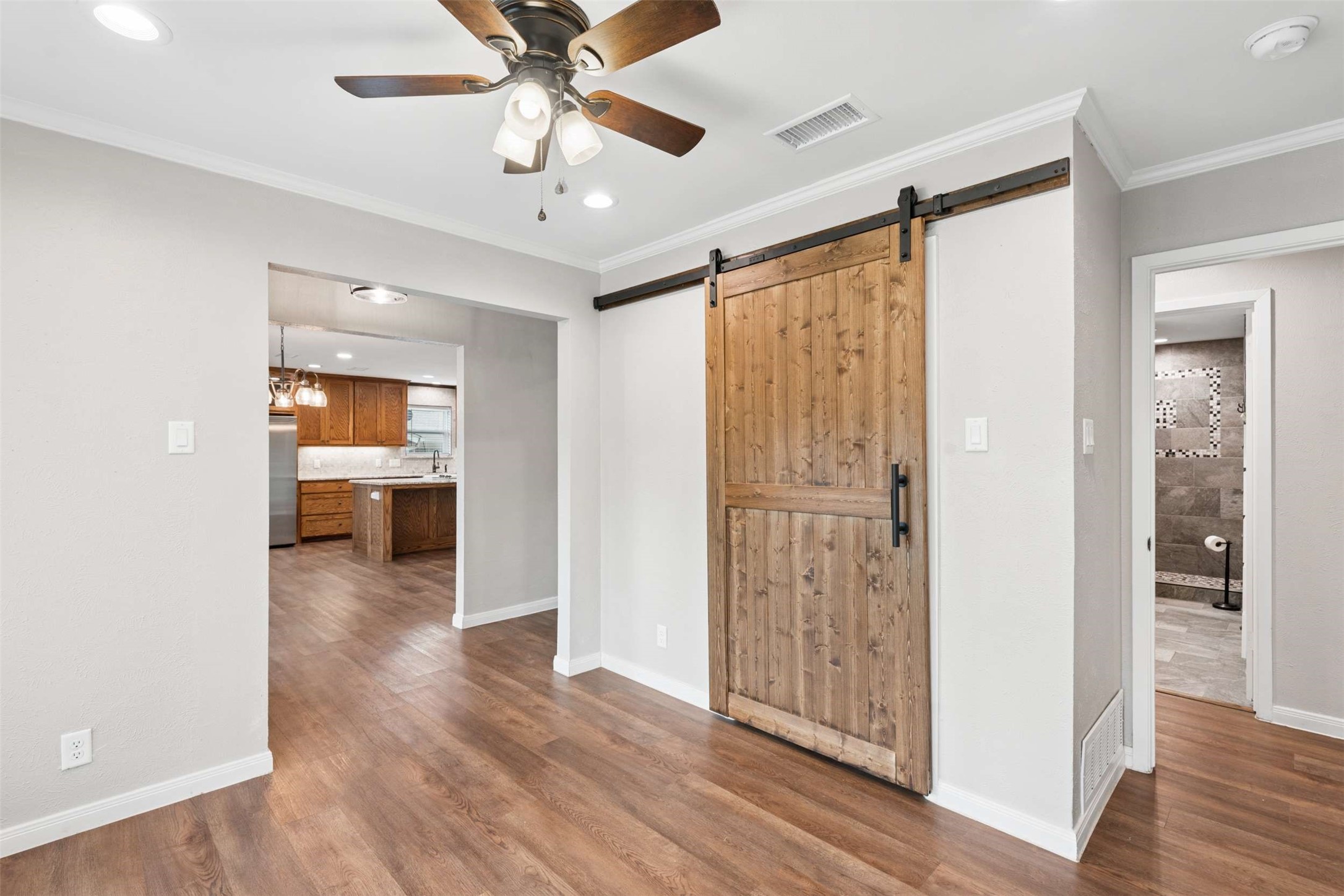 17 Lincolnshire Circle Bedford TX 76021