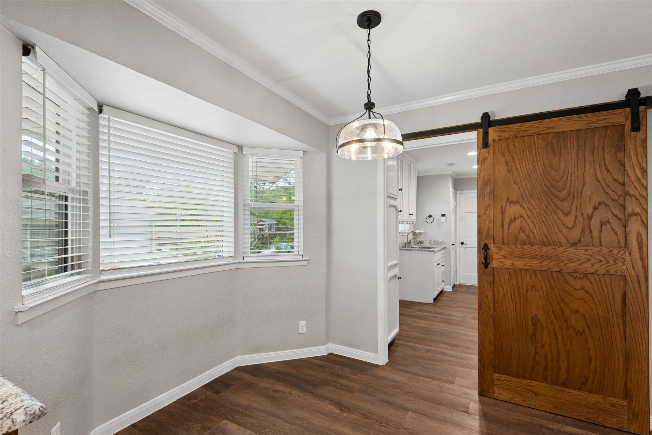 17 Lincolnshire Circle Bedford TX 76021