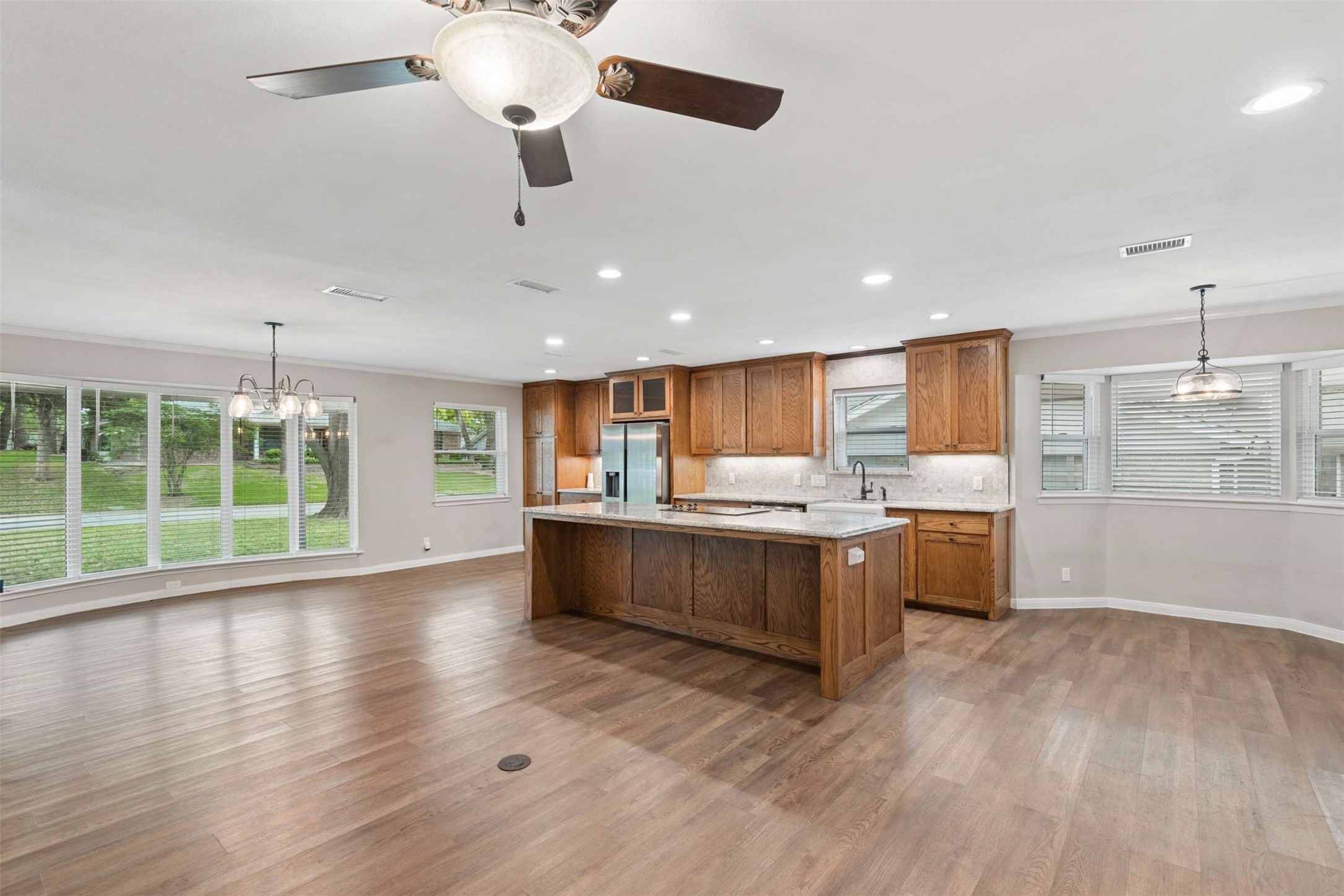 17 Lincolnshire Circle Bedford TX 76021