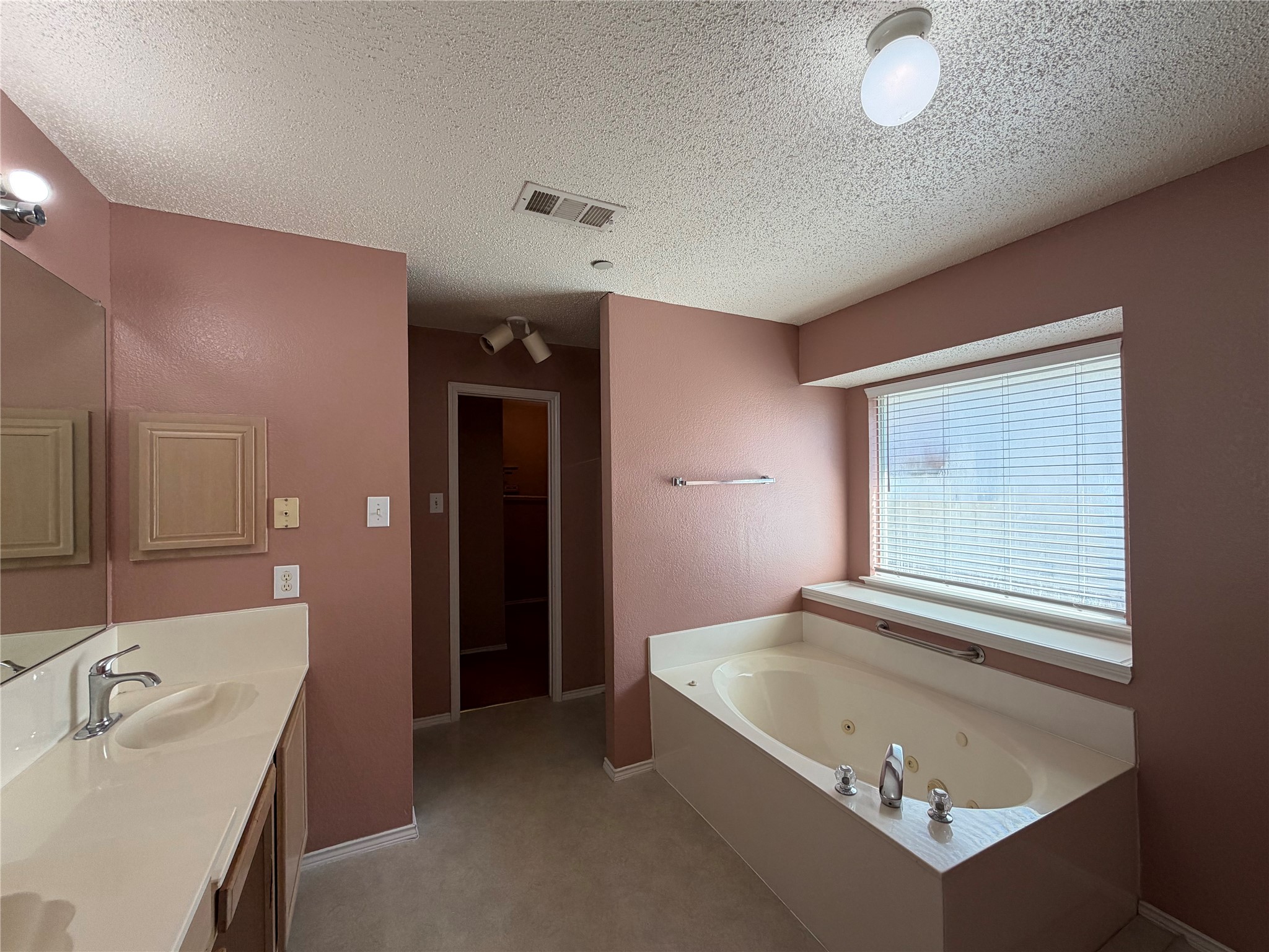 5518 Heathercrest Drive Arlington TX 76018