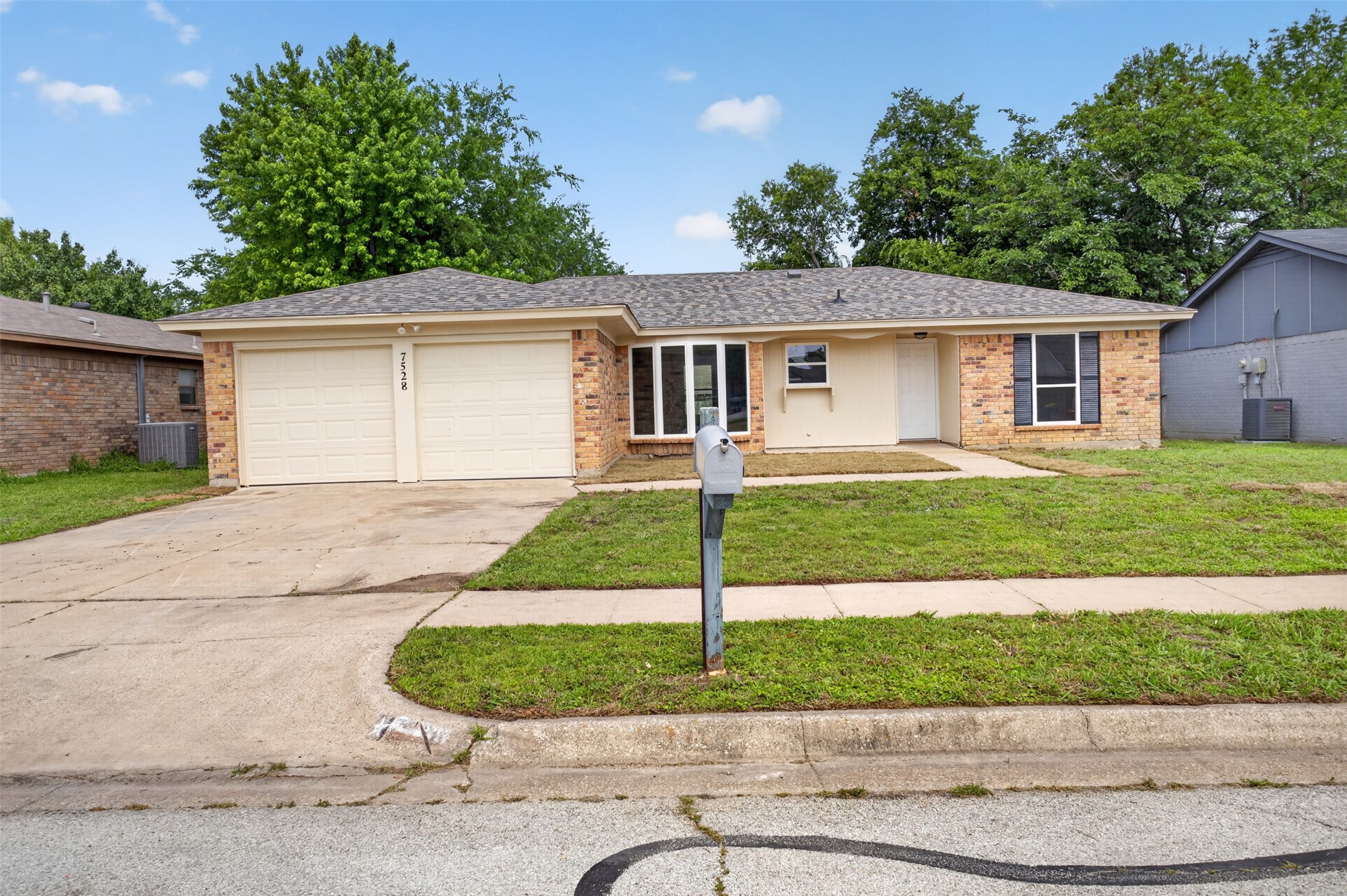 7528 Meadowlark Lane N Watauga TX 76148