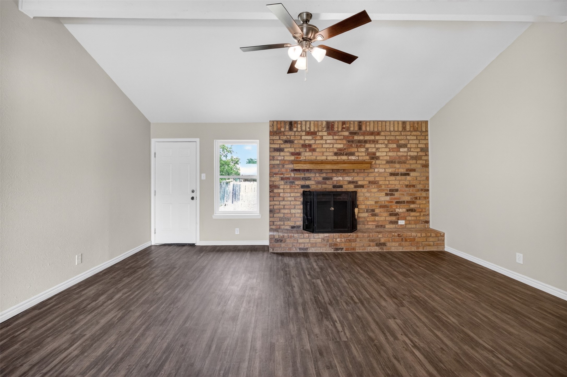 7528 Meadowlark Lane N Watauga TX 76148