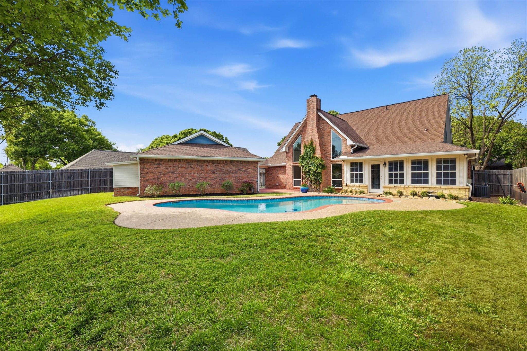 613 Evergreen Drive Hurst TX 76054
