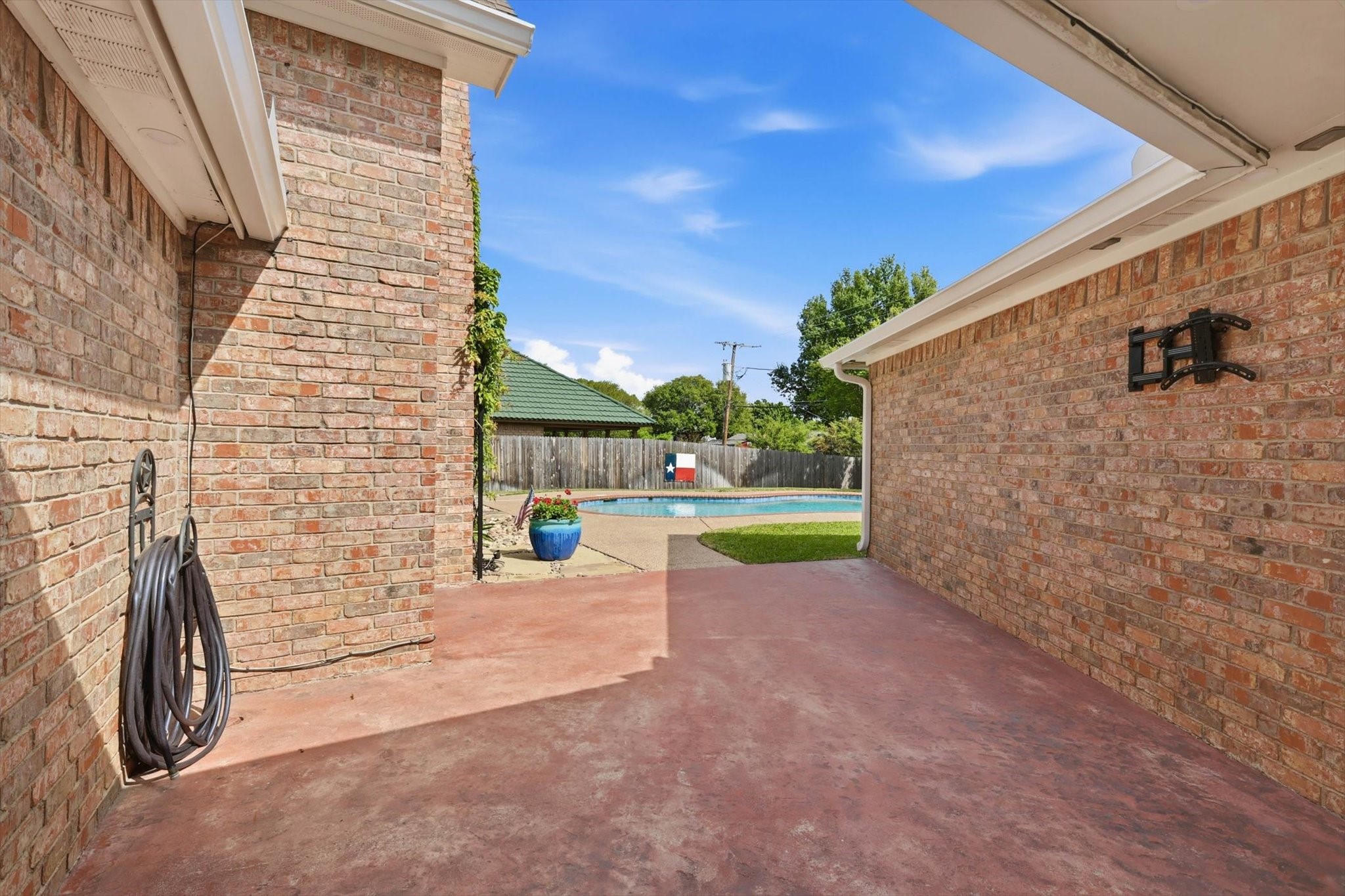 613 Evergreen Drive Hurst TX 76054