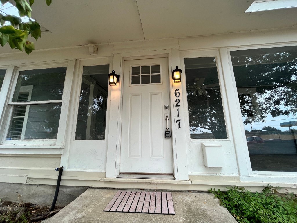 6217 Calmont Avenue Fort Worth TX 76116