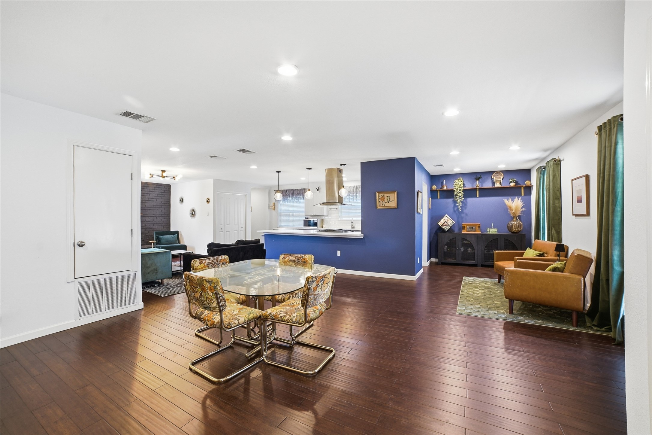 8142 Clear Springs Road Dallas TX 75240