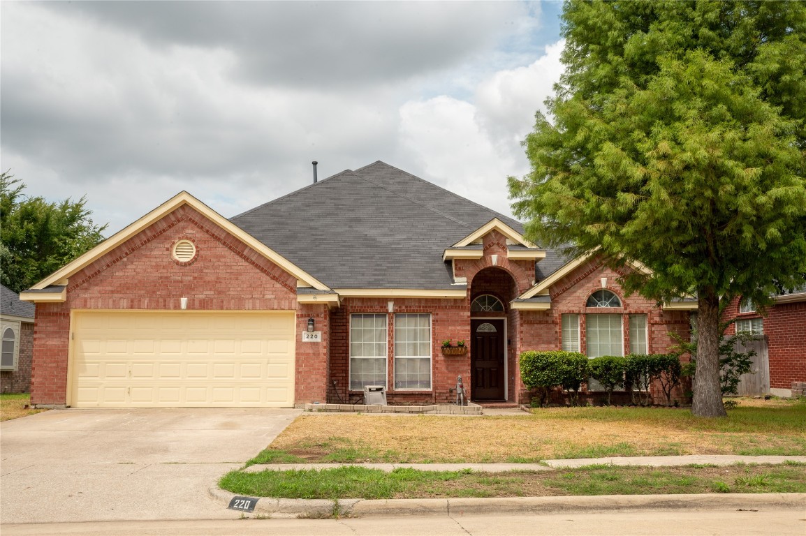 220 Mary Pat Drive Grand Prairie TX 75052
