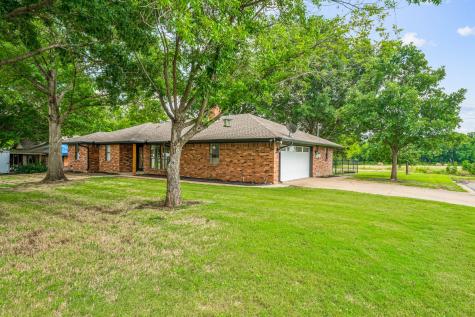 129 Blue Jay Street Stephenville TX 76401