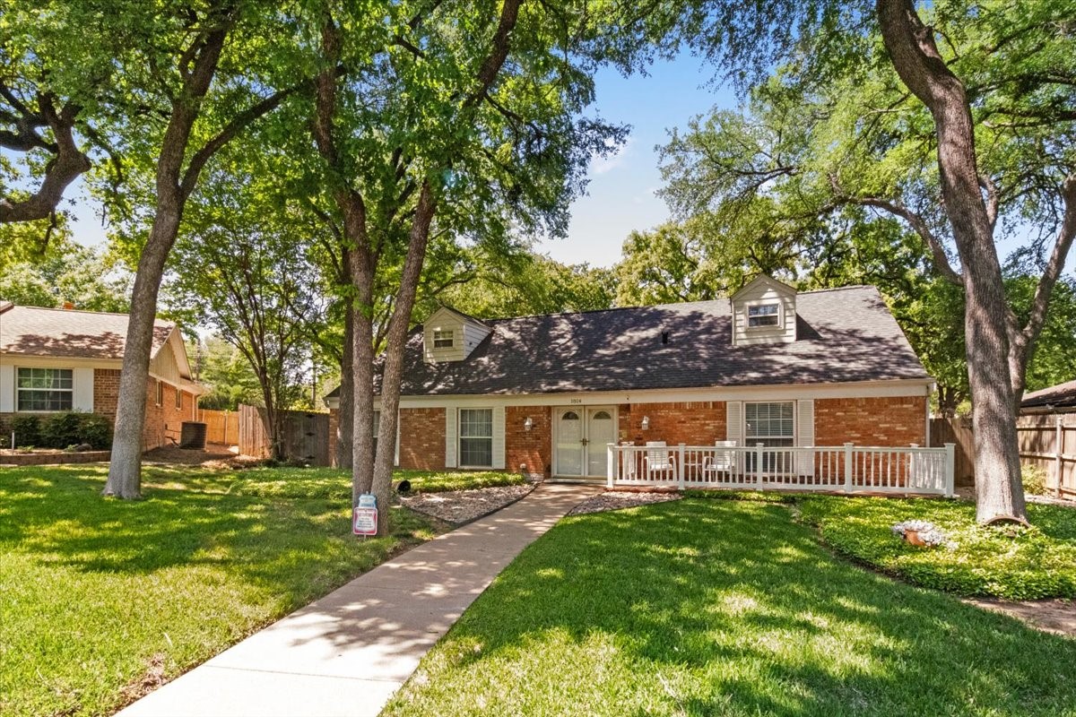 1814 W Cedar Elm Drive Arlington TX 76012