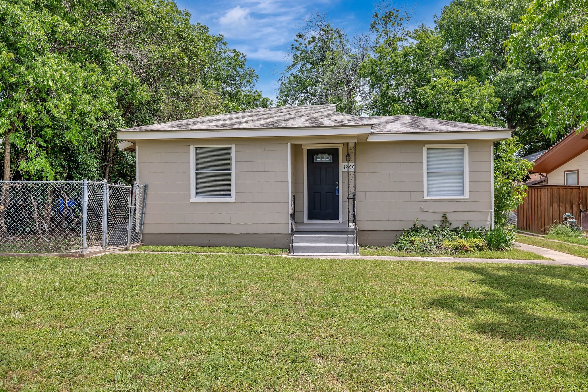 1200 Greenbrier Drive River Oaks TX 76114