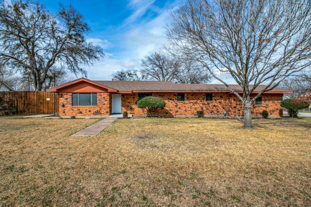 200 W 2nd Street Justin TX 76247