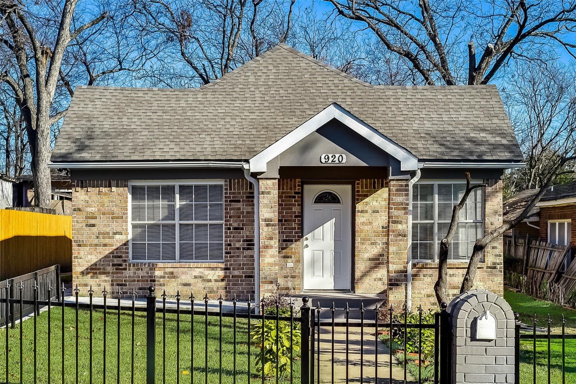 920 S Edgefield Avenue Dallas TX 75208