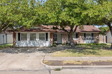 818 Brookshire Circle Garland TX 75043