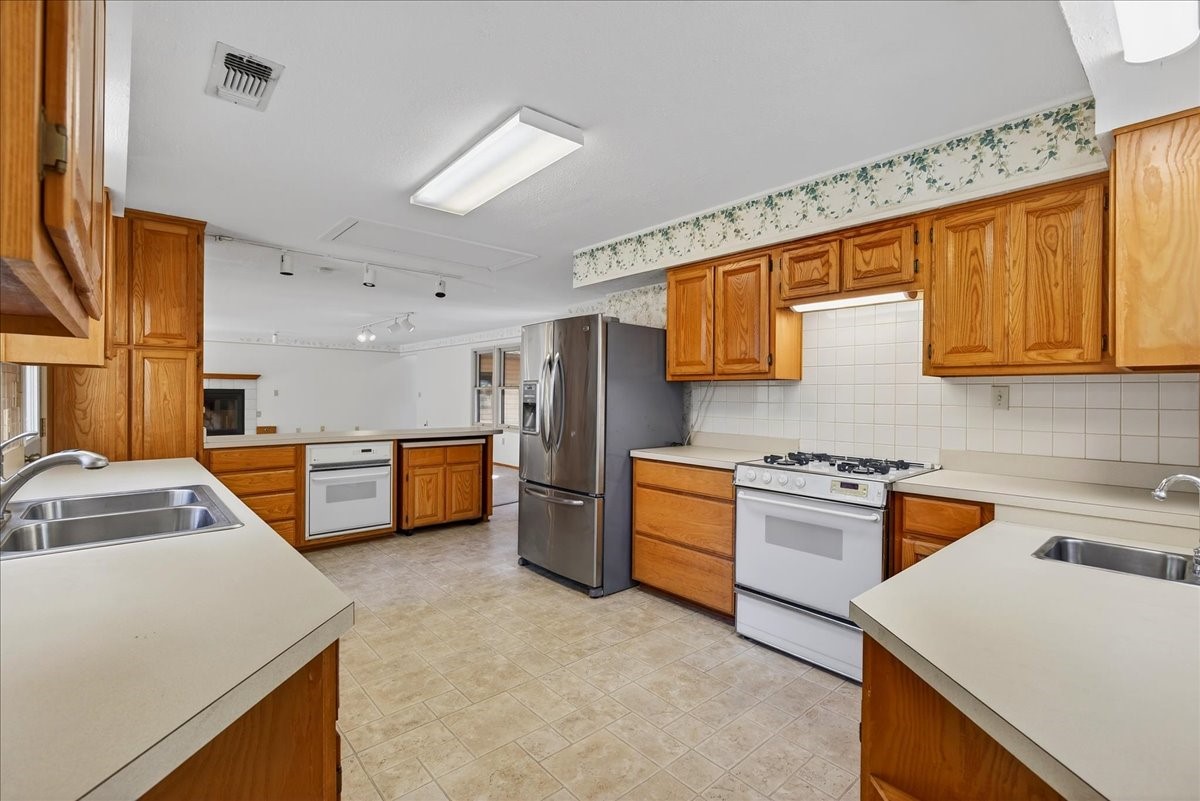 102 Summerall Drive Mabank TX 75156