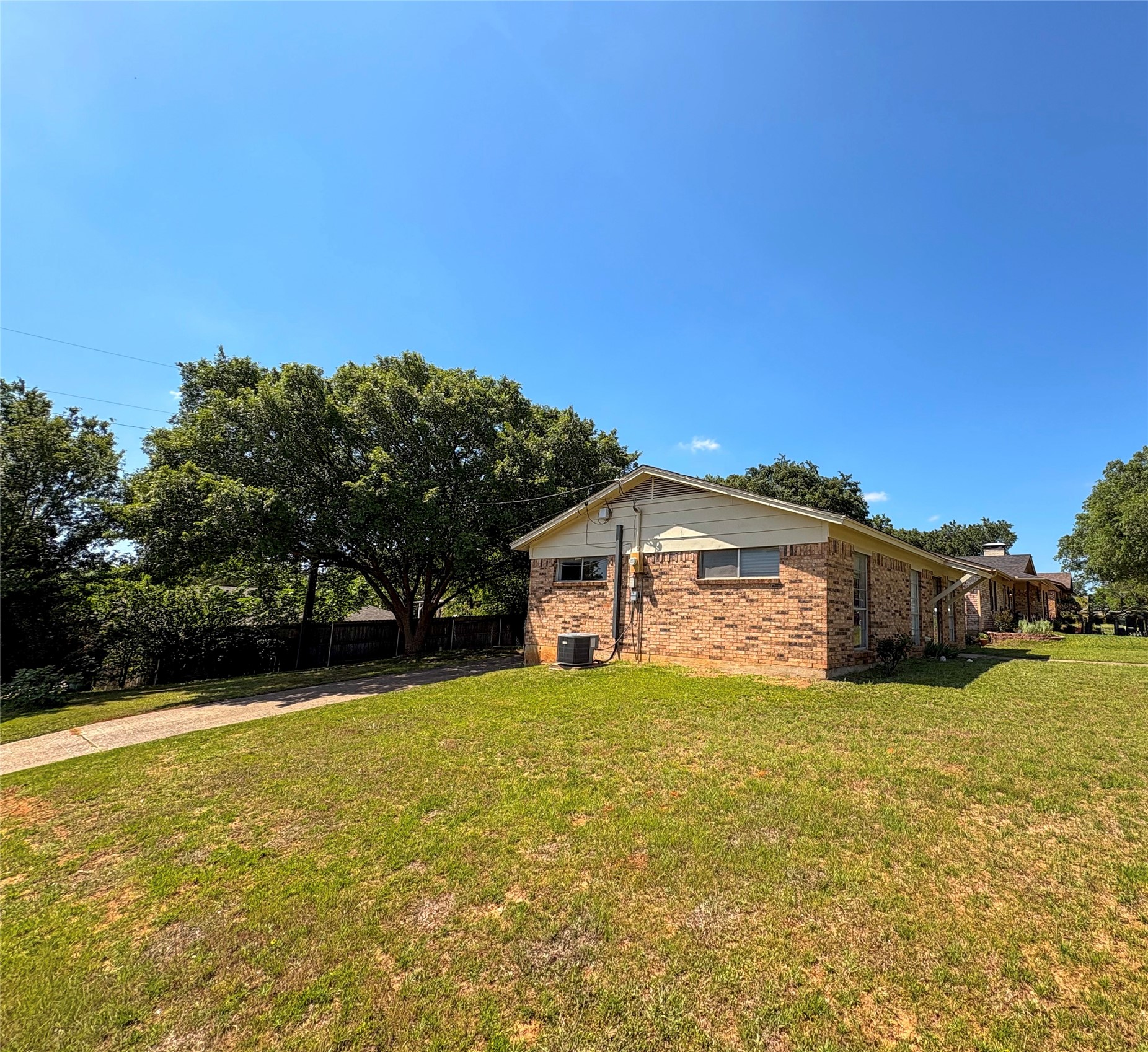 1829 S Center Street Denison TX 75021