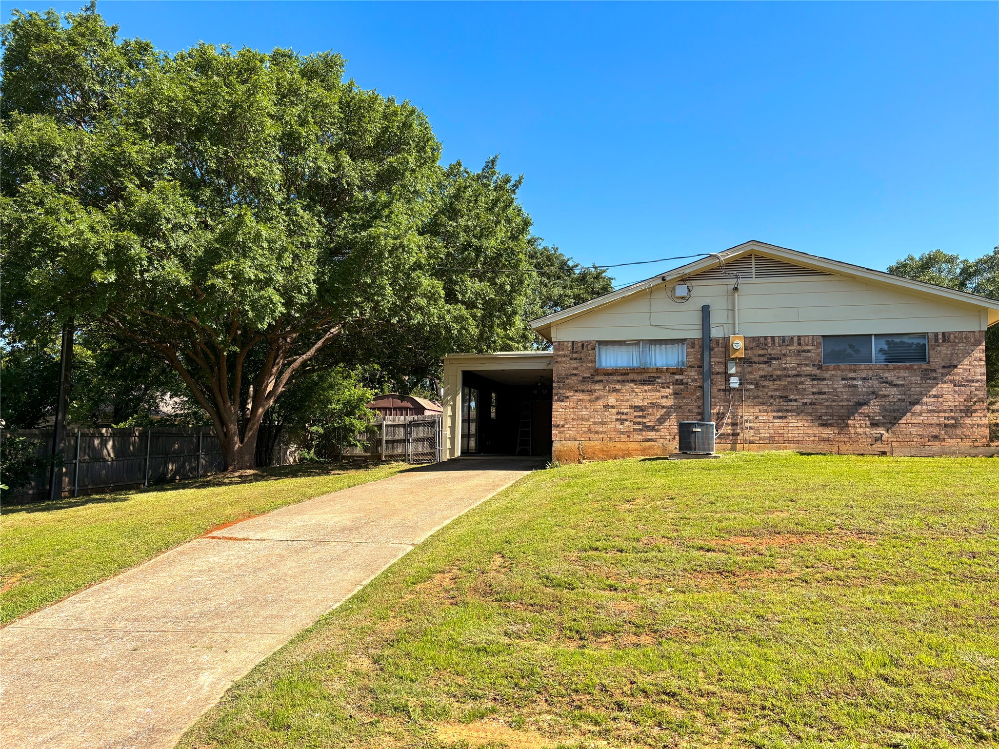 1829 S Center Street Denison TX 75021