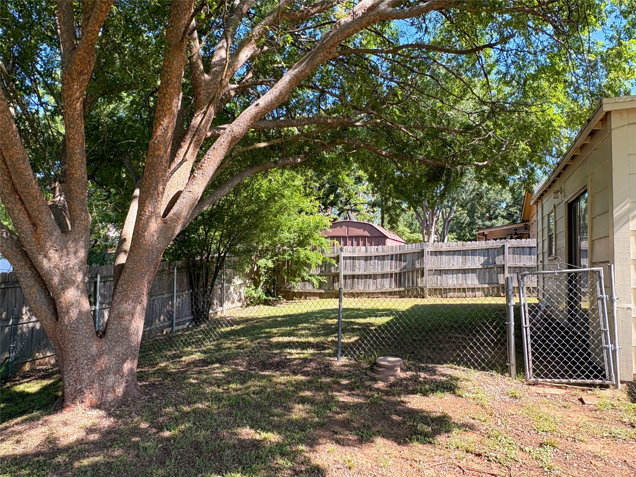 1829 S Center Street Denison TX 75021
