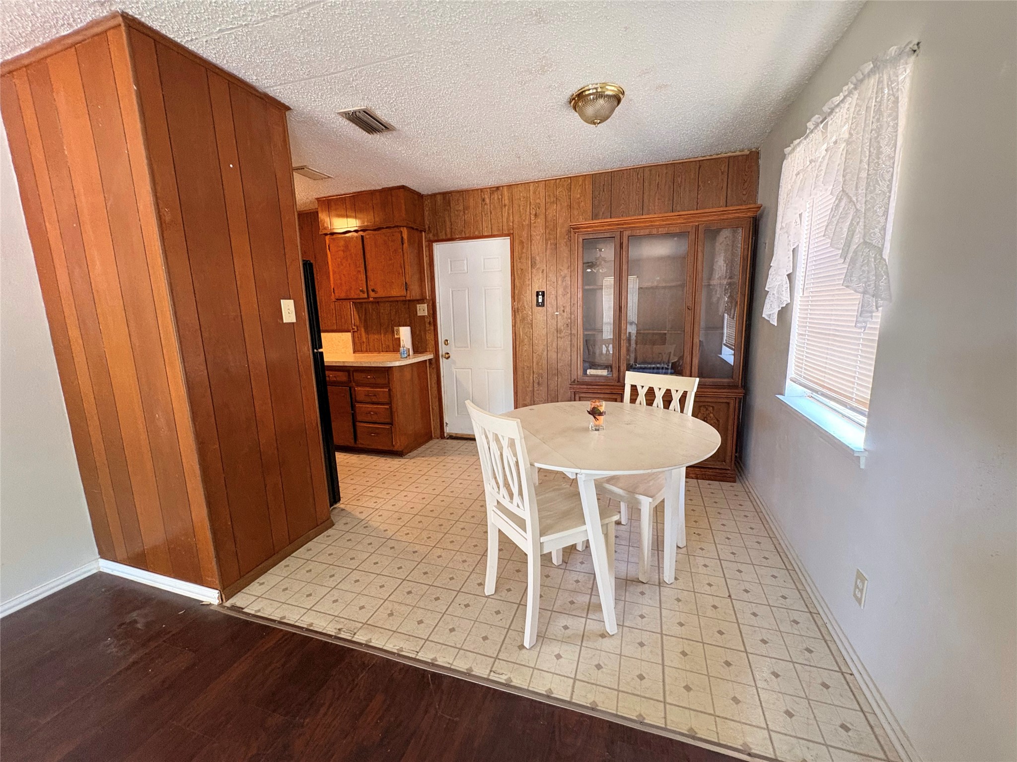 1829 S Center Street Denison TX 75021
