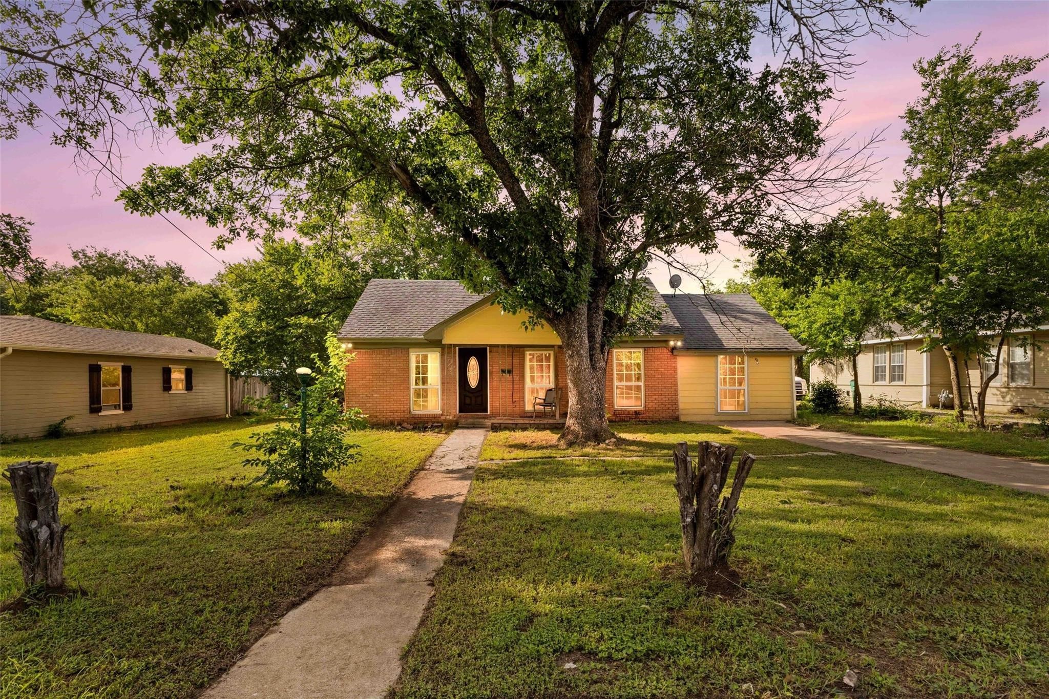 1126 W 7th Street Mcgregor TX 76657