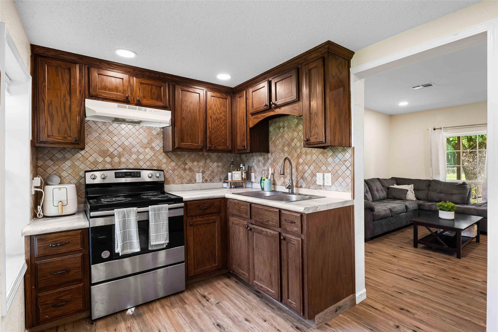 1126 W 7th Street Mcgregor TX 76657