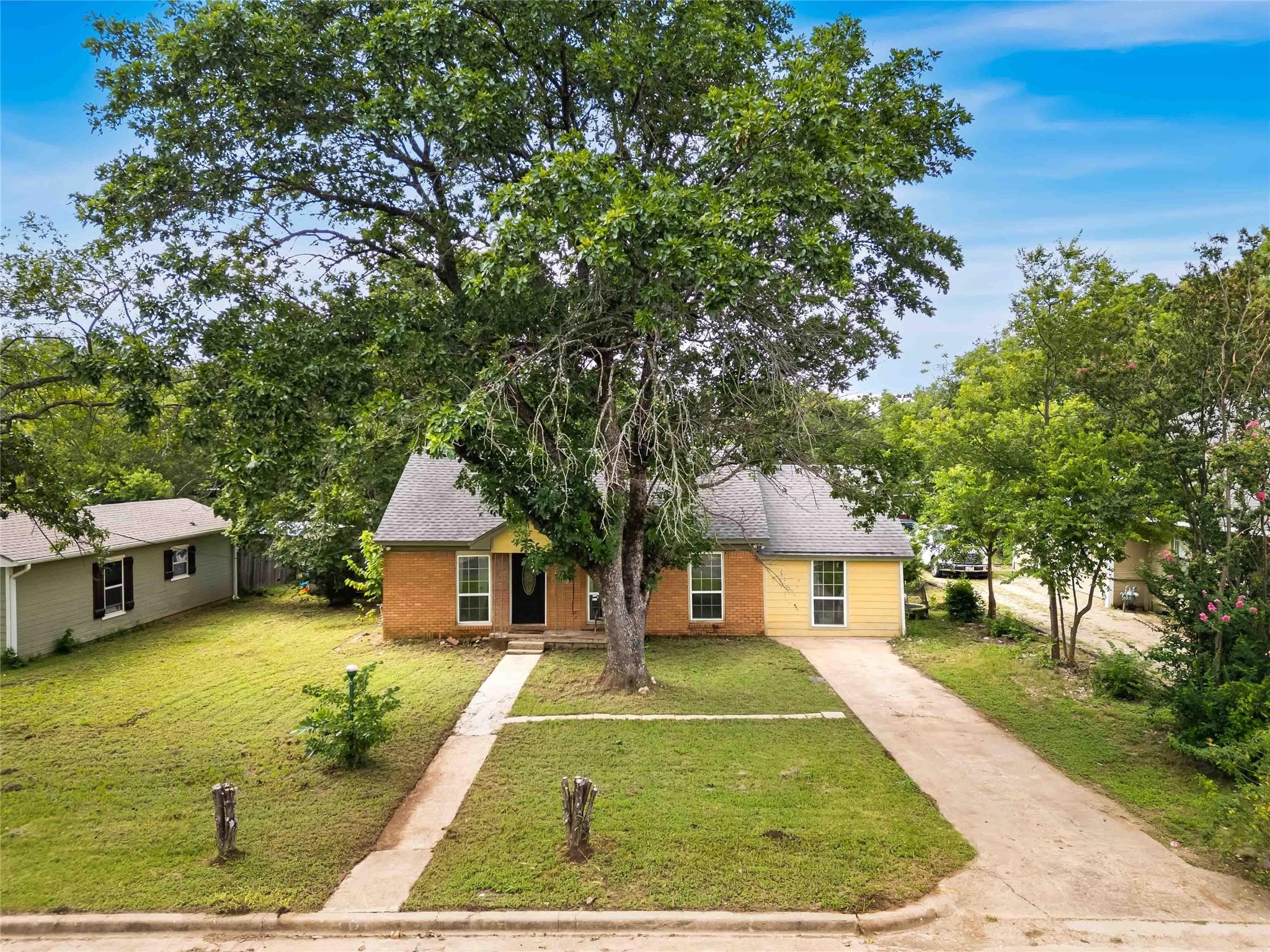 1126 W 7th Street Mcgregor TX 76657