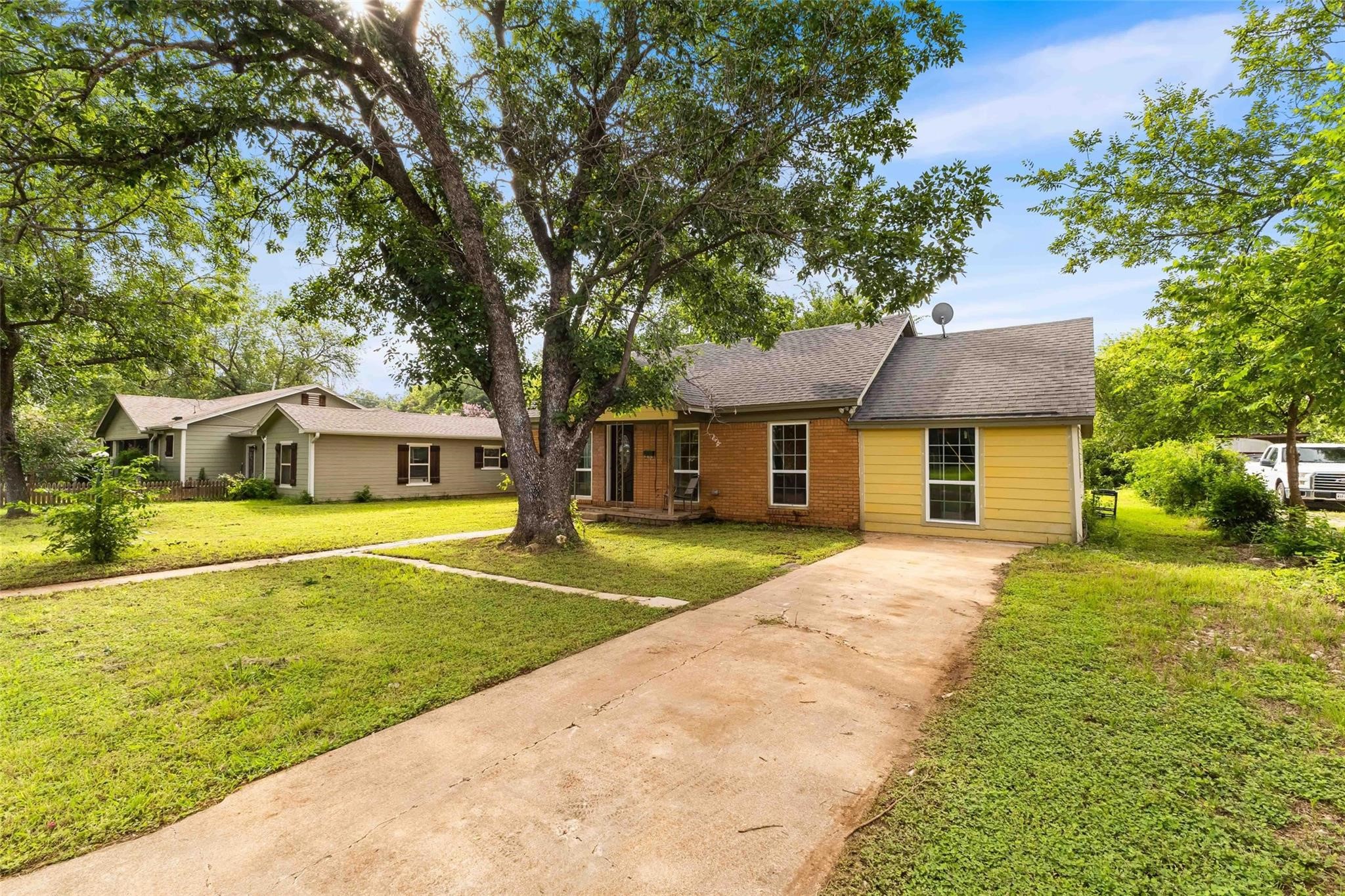 1126 W 7th Street Mcgregor TX 76657