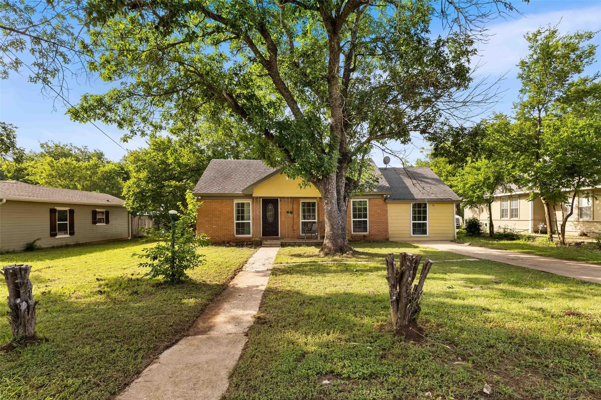 1126 W 7th Street Mcgregor TX 76657