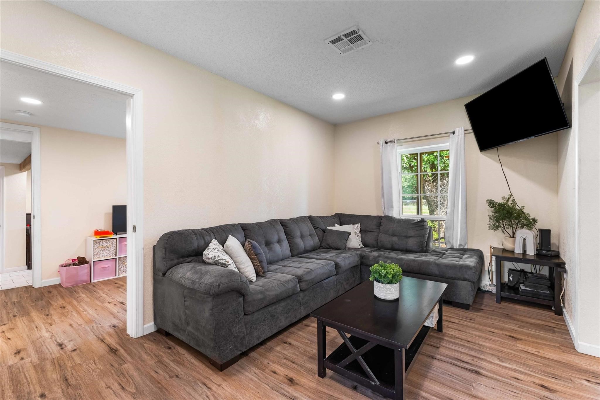 1126 W 7th Street Mcgregor TX 76657