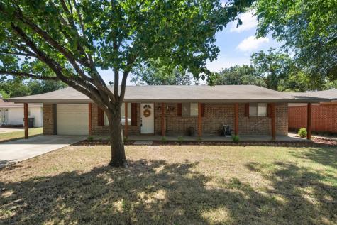 1215 Lynnwood Drive Cleburne TX 76033