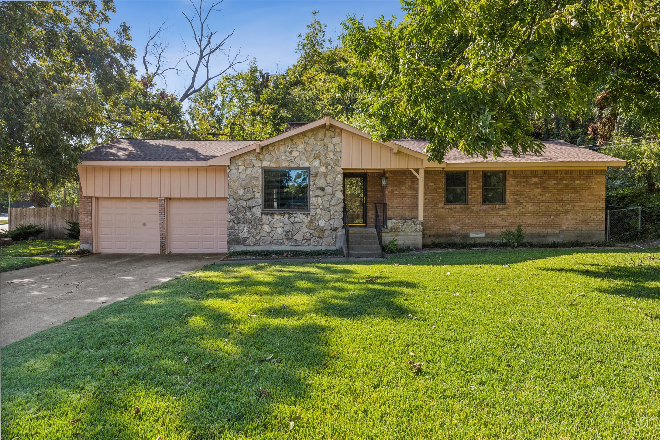 2408 W Five Mile Parkway Dallas TX 75233