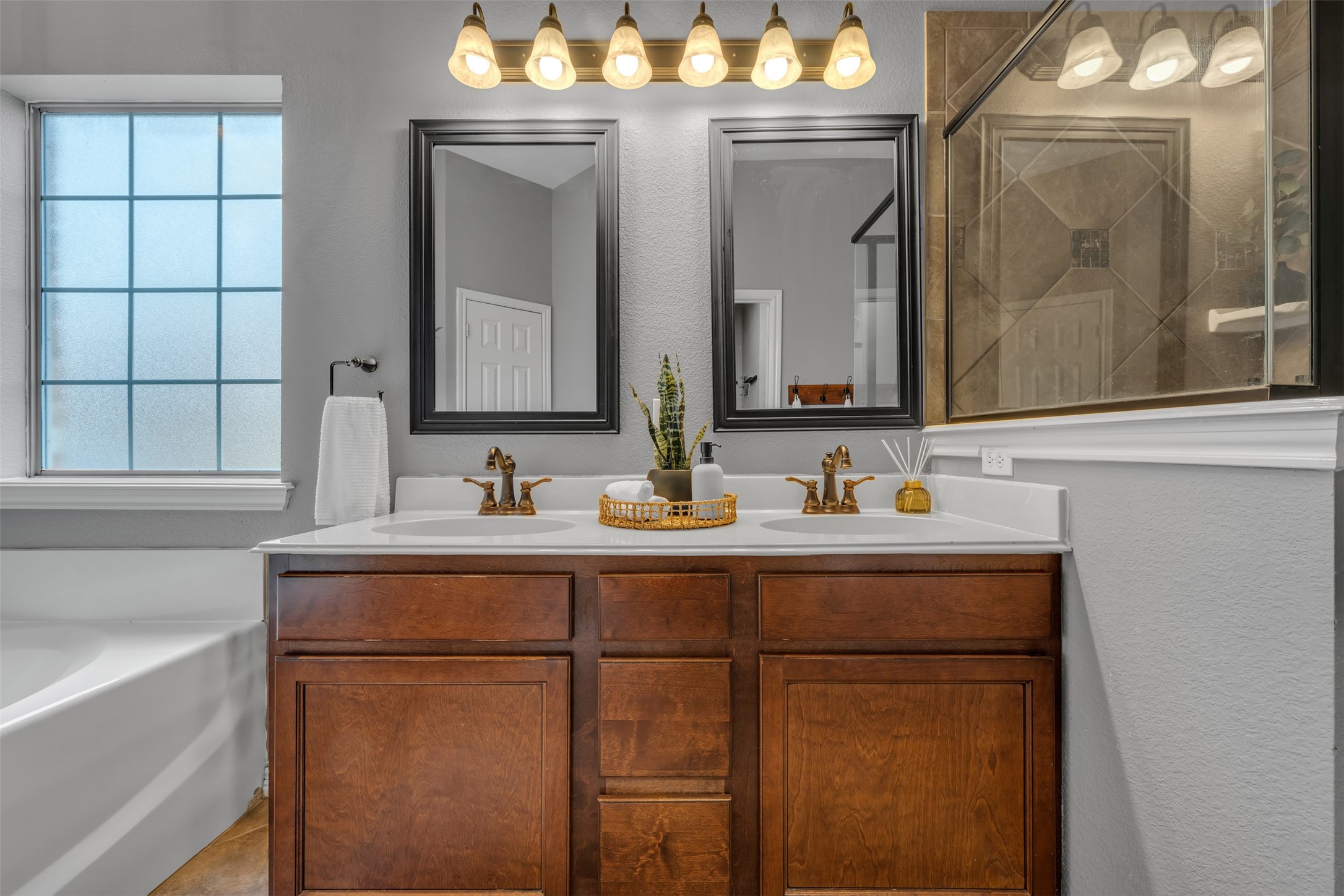 2168 Liriope Lane Waxahachie TX 75165
