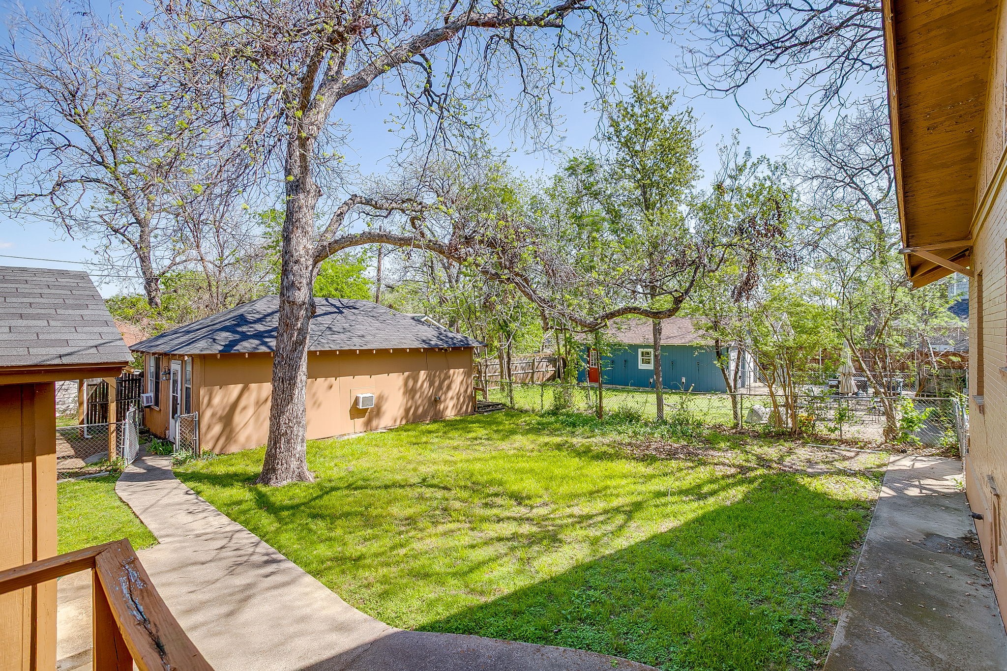 2124 Weatherbee Street Fort Worth TX 76110
