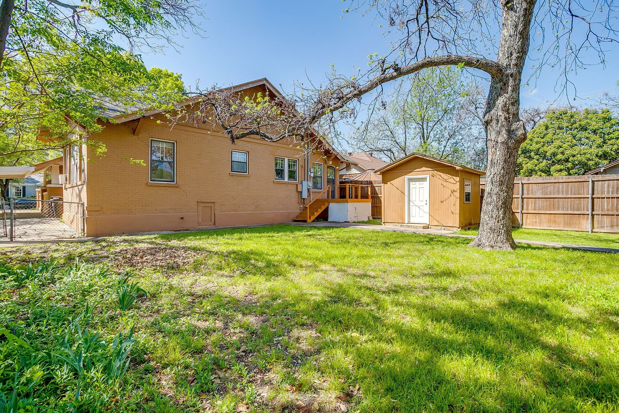 2124 Weatherbee Street Fort Worth TX 76110