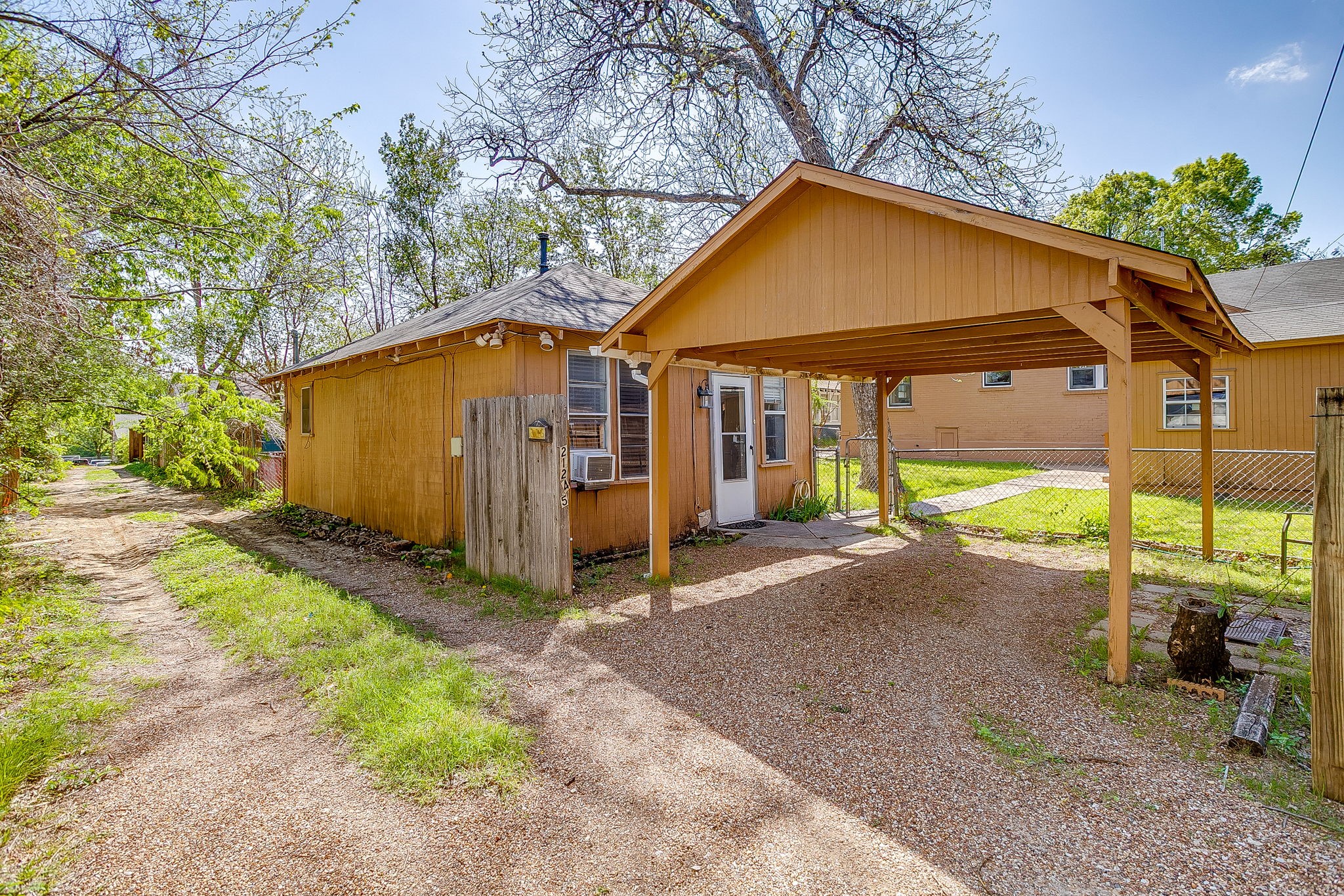 2124 Weatherbee Street Fort Worth TX 76110