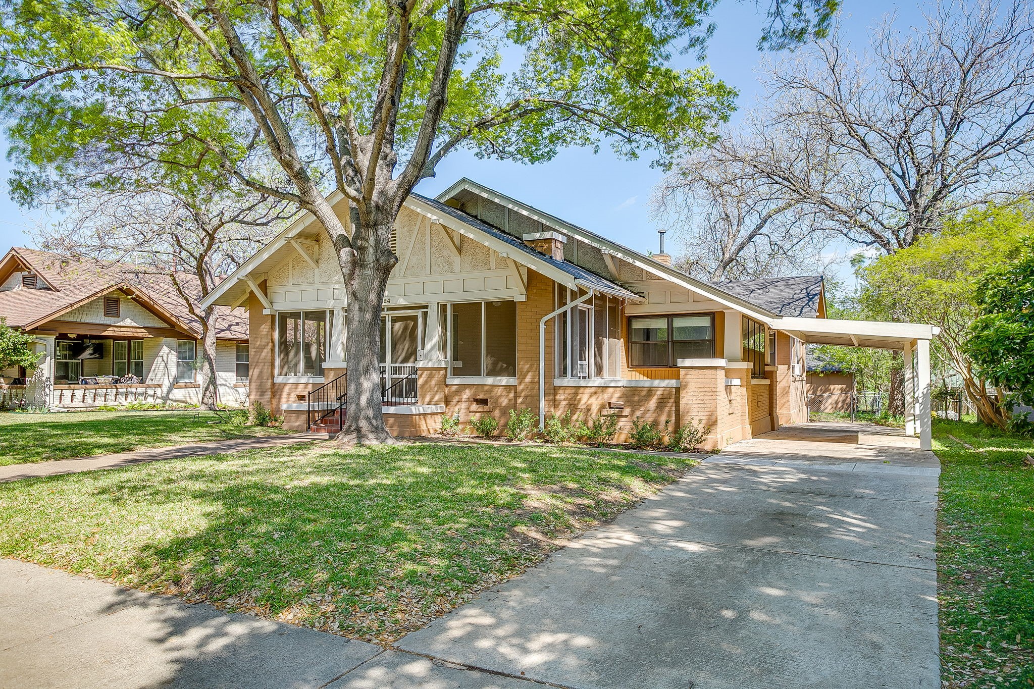 2124 Weatherbee Street Fort Worth TX 76110