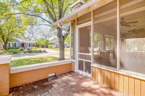 2124 Weatherbee Street Fort Worth TX 76110