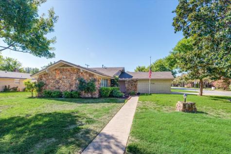 453 Circleview Drive S Hurst TX 76054