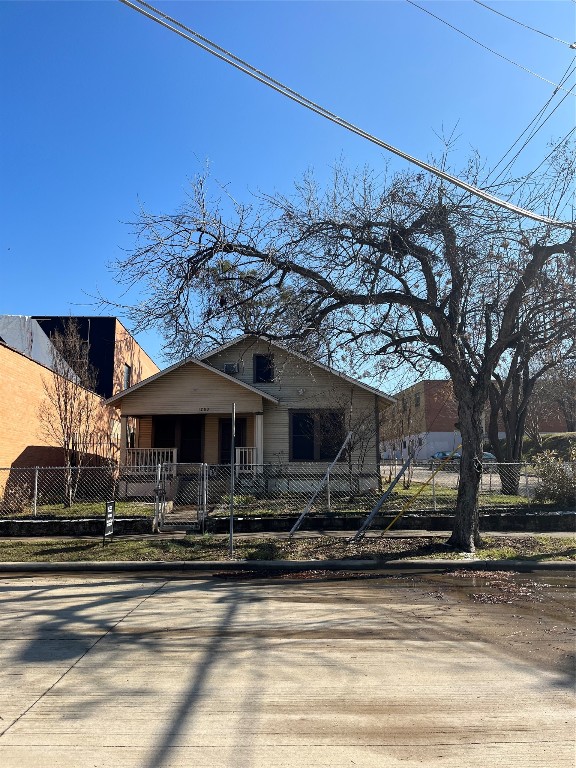 1200 Powhattan Street Dallas TX 75215