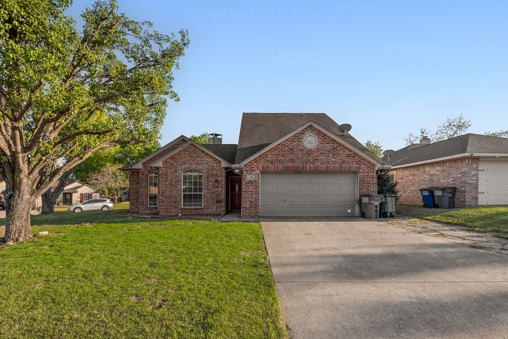400 Buckskin Drive Red Oak TX 75154