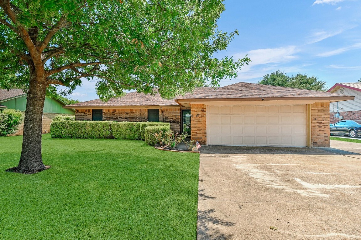 1414 La Salle Drive Sherman TX 75090