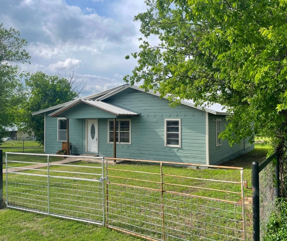 1604 5th Street Goldthwaite TX 76844