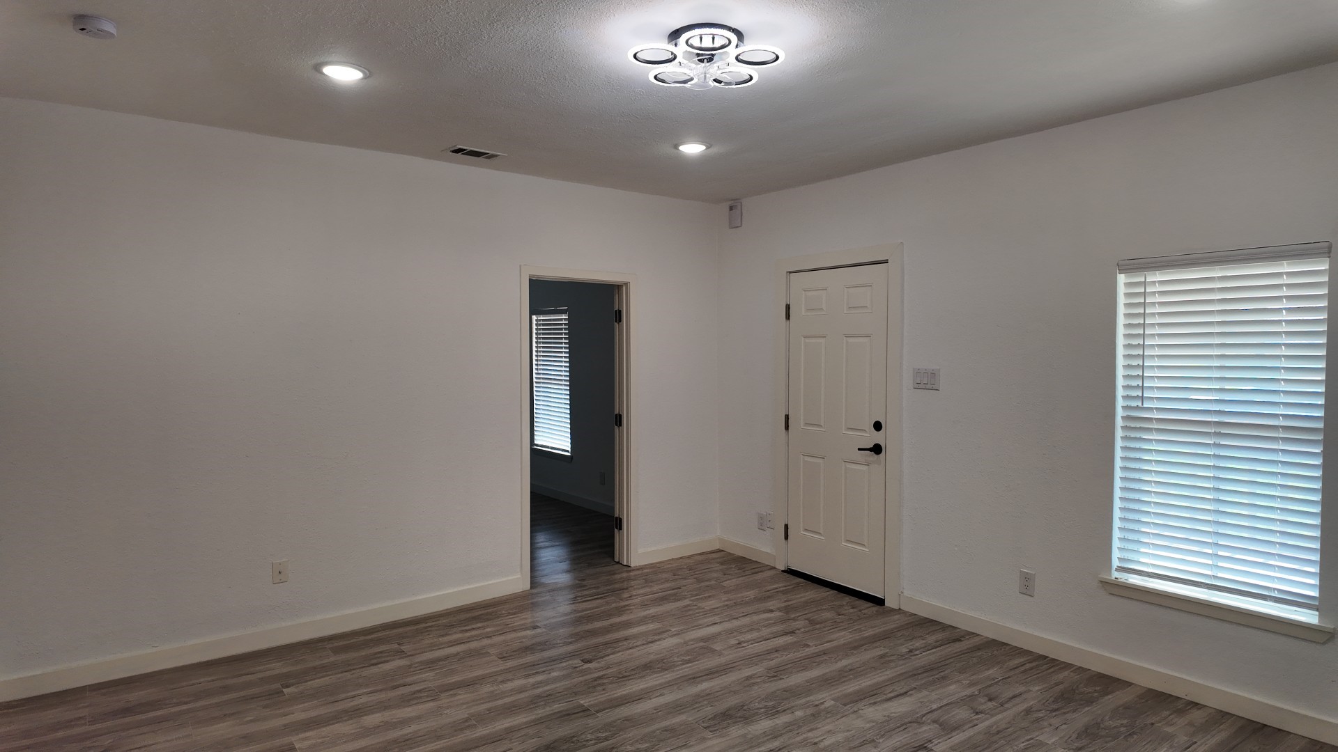 215 S Walker Street Mesquite TX 75149