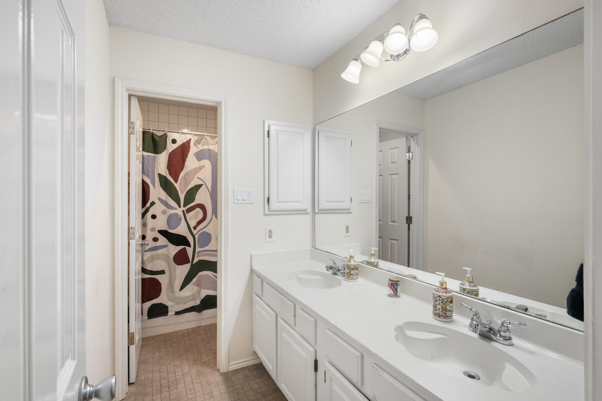 7025 Escondido Drive Arlington TX 76016