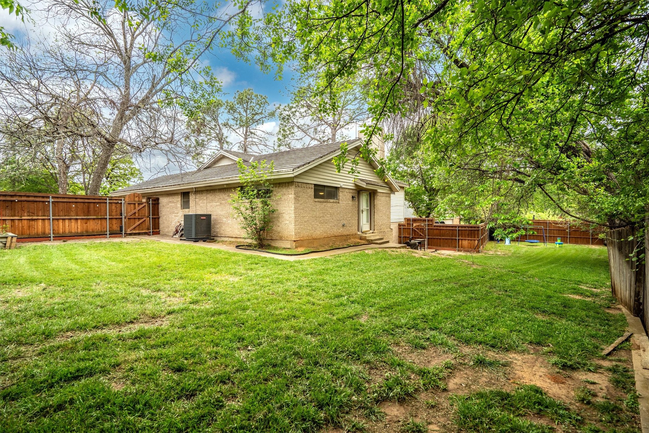 632 Caduceus Court Hurst TX 76053