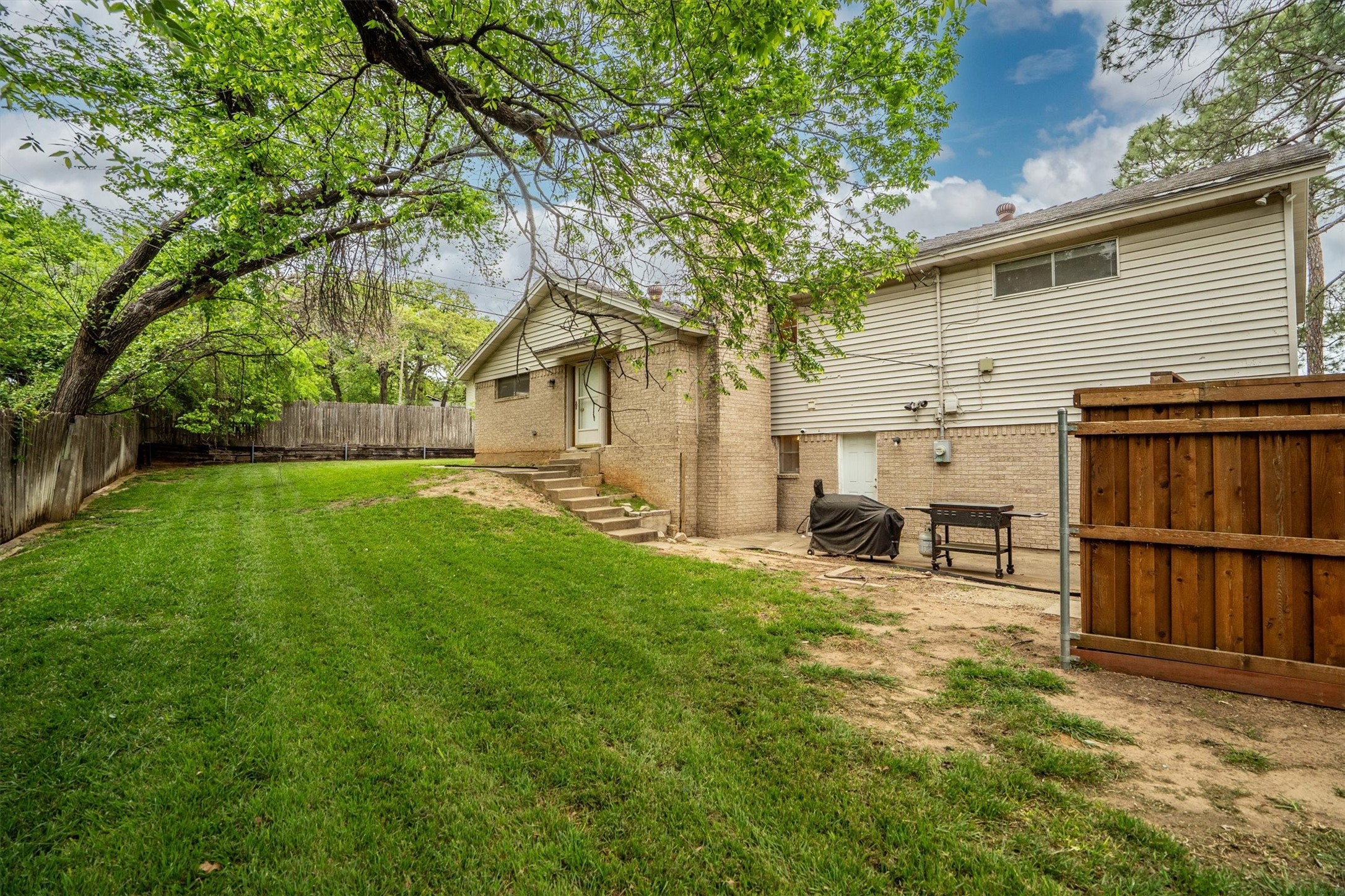 632 Caduceus Court Hurst TX 76053