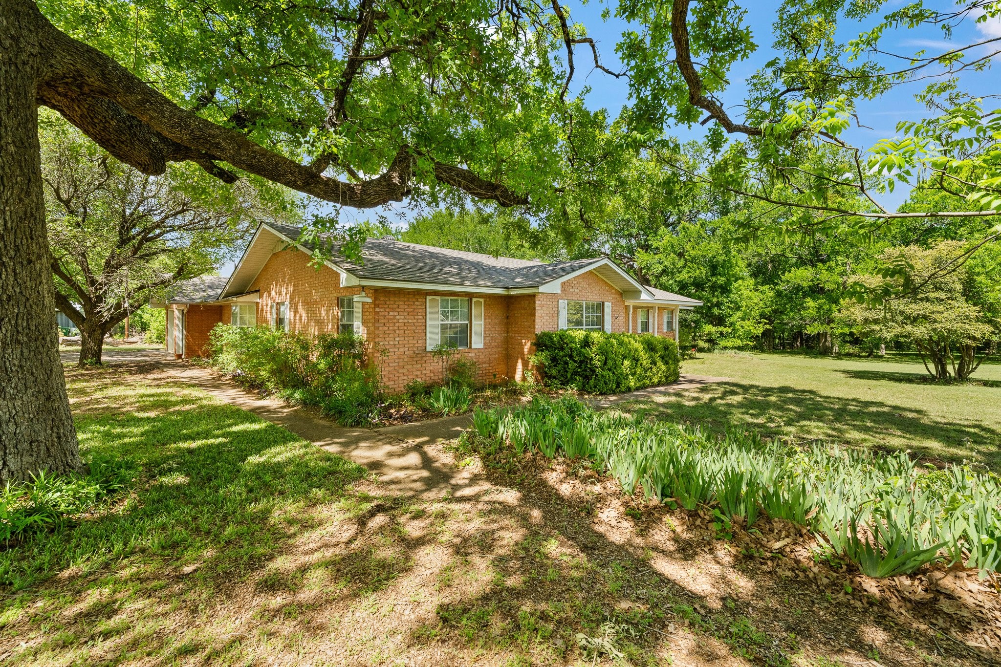 6265 County Road 305 Grandview TX 76050