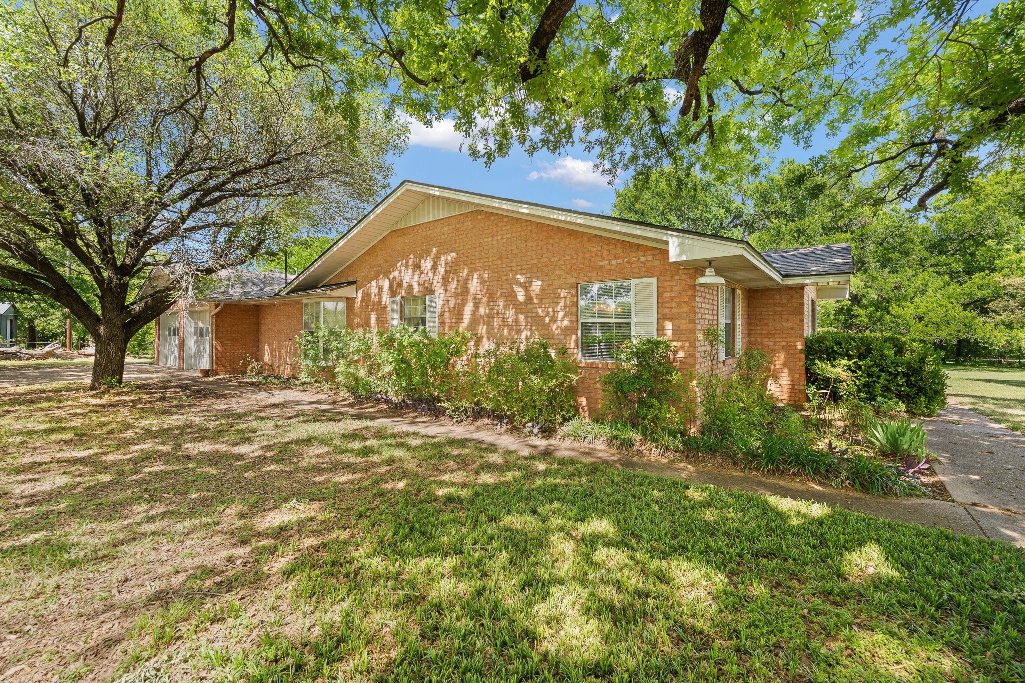 6265 County Road 305 Grandview TX 76050