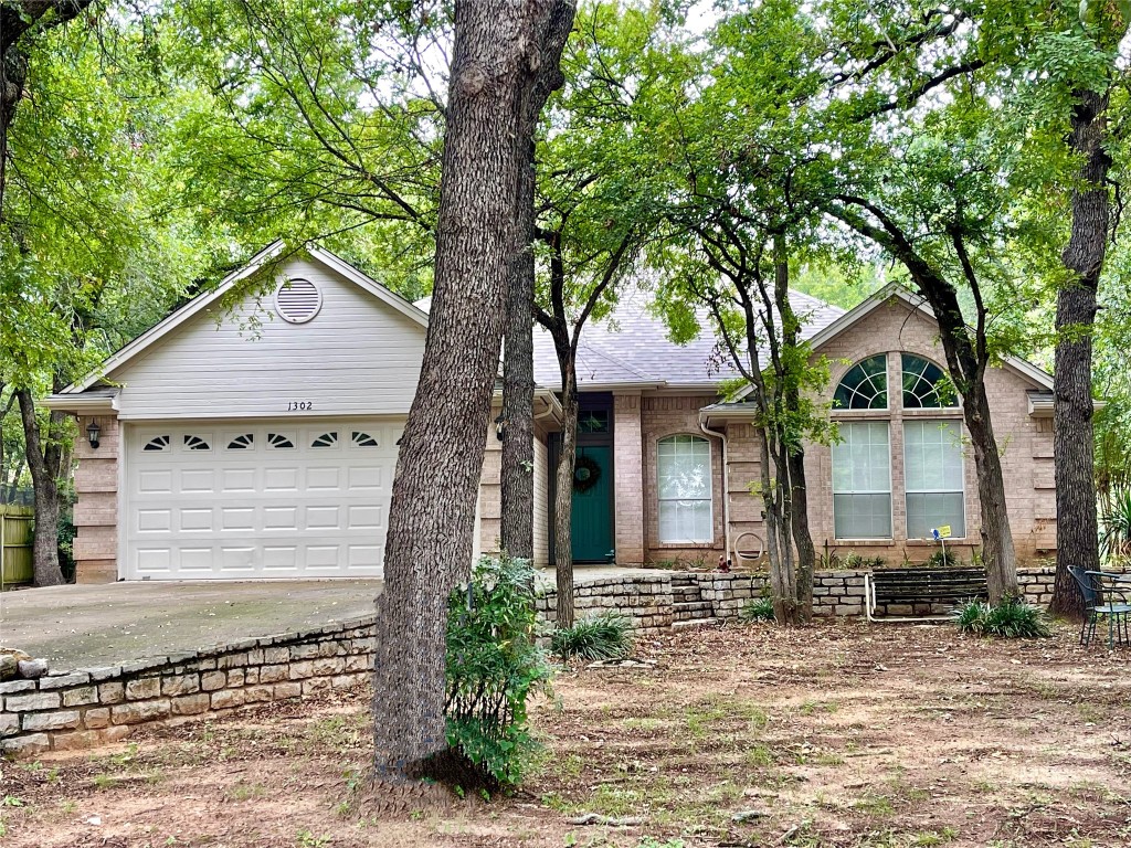 1302 Spanish Moss Drive Granbury TX 76048