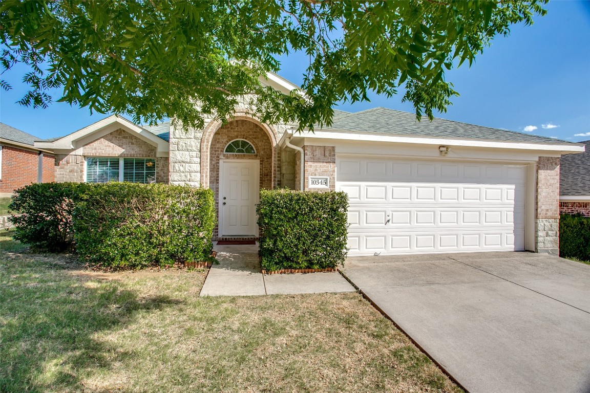 10345 Trevino Lane Benbrook TX 76126