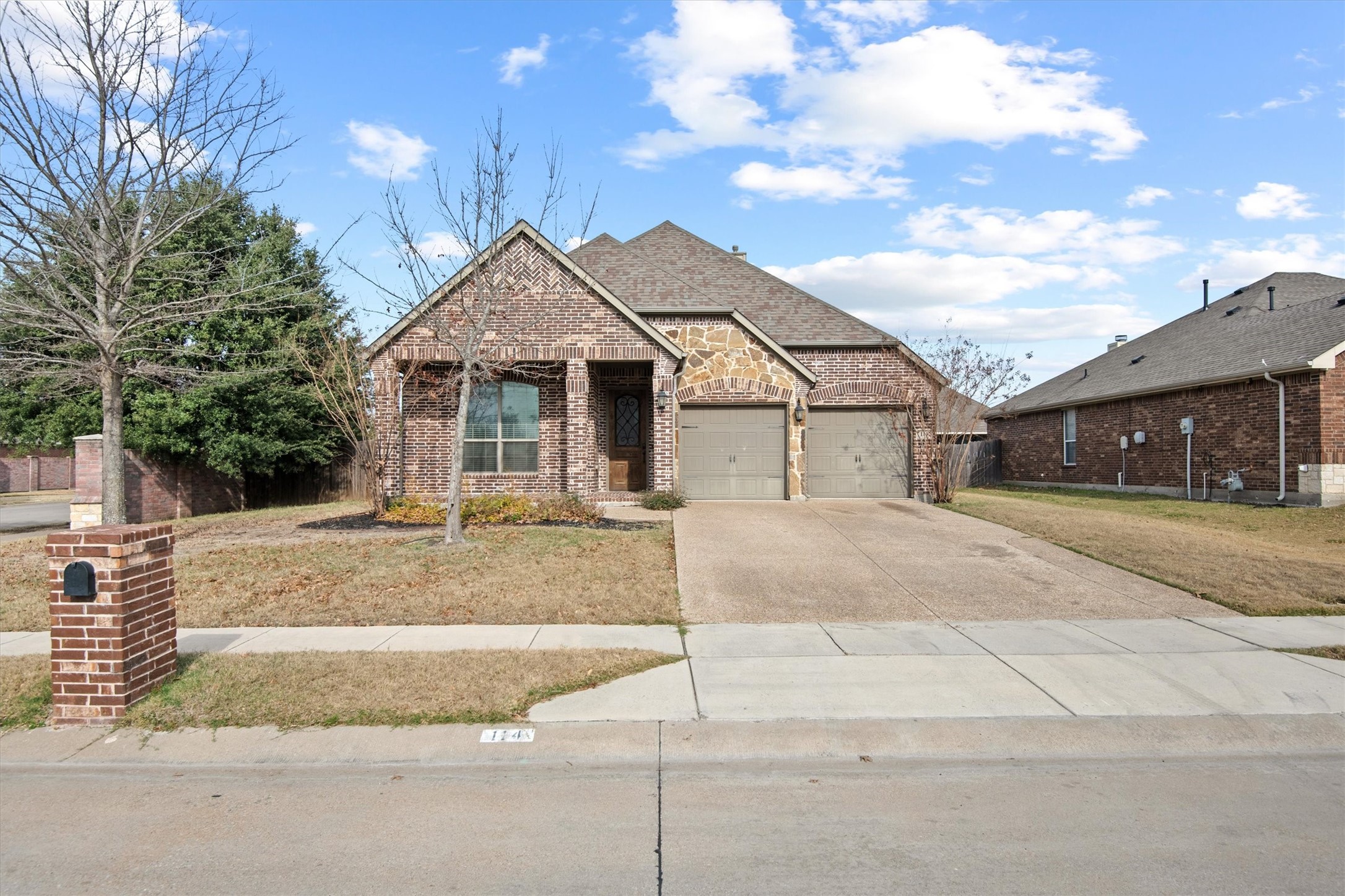 Waxahachie TX, 114 Thoroughbred Street